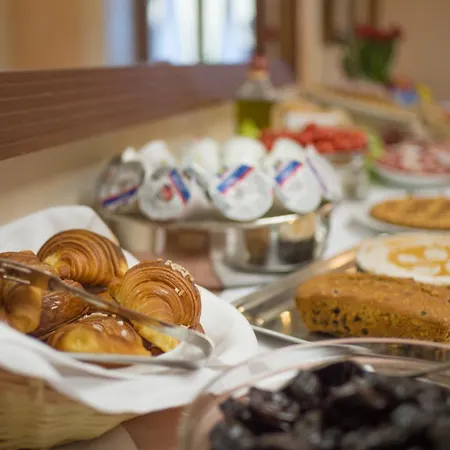 מלון Strozzi Palace 4*
