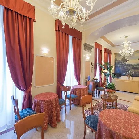 מלון Strozzi Palace 4*