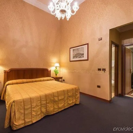 Strozzi Palace מלון 4*