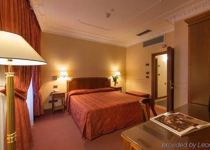 ホテル ストロッツィ パレス 4*