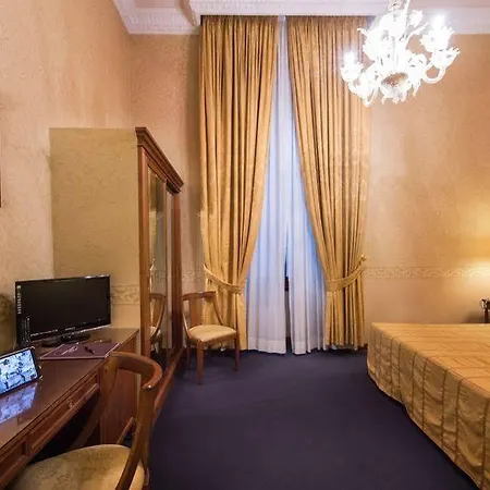 ستروزي بالاس 4*