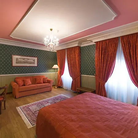 Strozzi Palace Szálloda